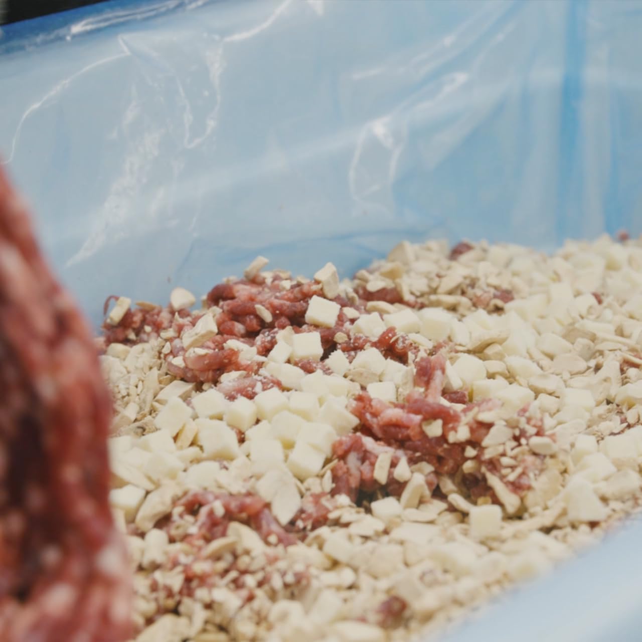 BEARDED BUTCHER DELUXE Pizza Bratwurst DIY Kit - Includes Seasoning, Cheese, Mushrooms, Jalapeños, 32mm Casings for 25 lbs of Meat