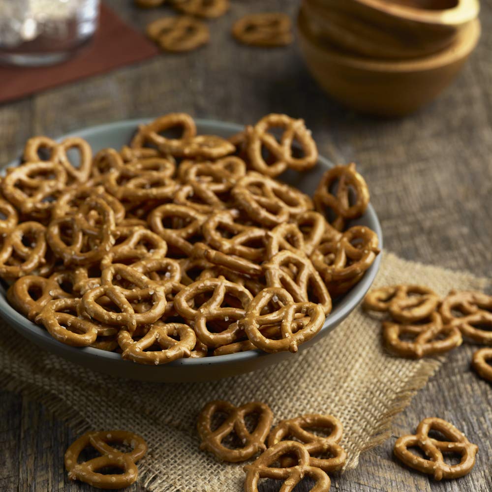 Large Online Retailer Grocery, Mini Twist Pretzels, 16 Oz (Previously Happy Belly, Packaging May Vary)