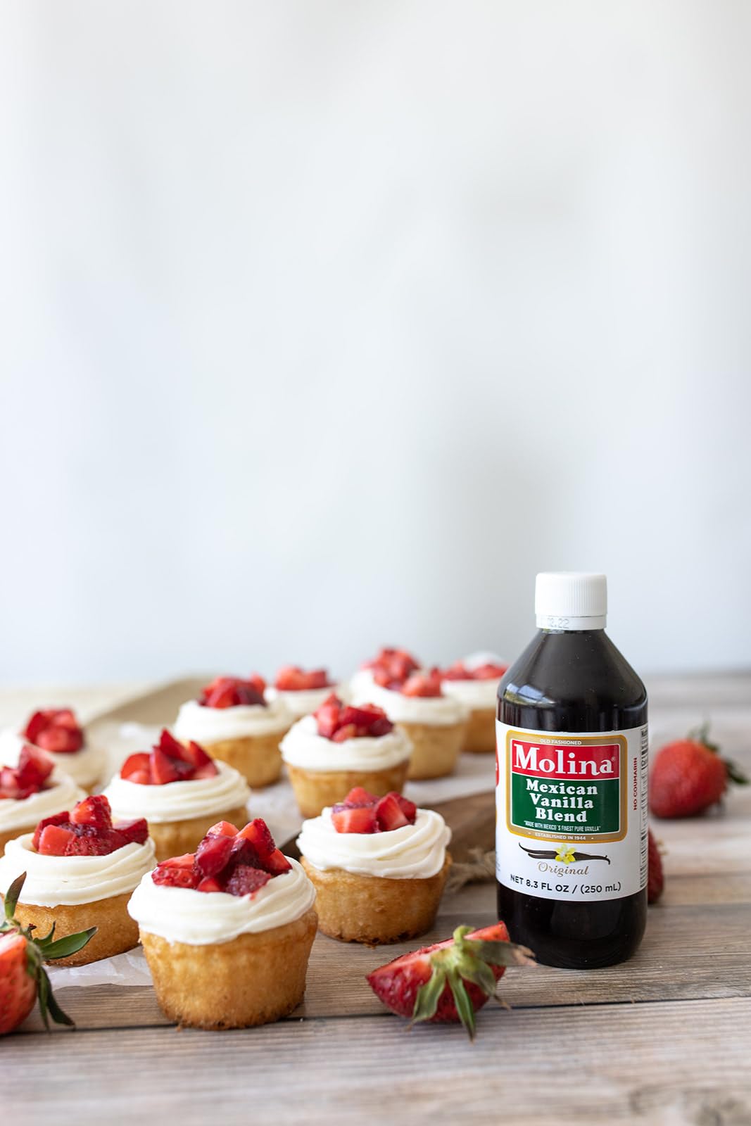 Molina Mexican Natural Vanilla Blend With Pure Vanilla Extract, 24.9 Fl Oz. (3 Pack Of 8.3Oz Bottles)
