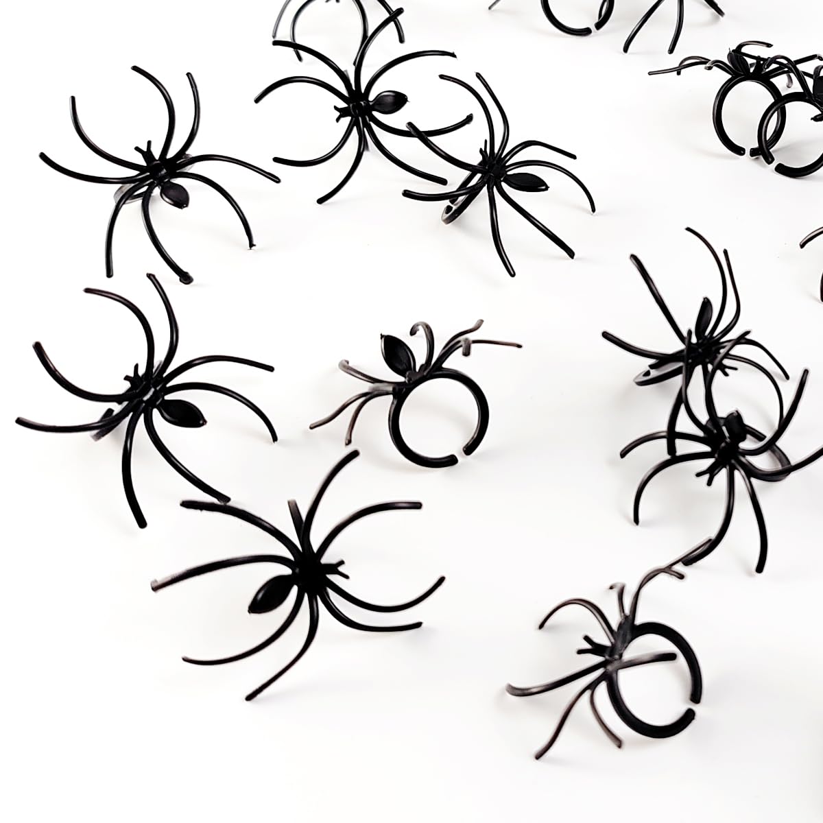 GXXMEI 124 Pieces Spider Rings Plastic Cupcake Topper Halloween Party Favors (Multicolor)