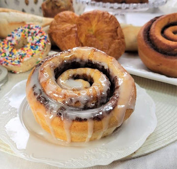 Gourmet Old-Fashioned Traditional Glaze Jumbo Cinnamon Rolls-Pack of 6