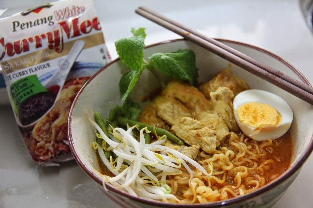 Ibumie Penang White curry Mee White curry Flavour Instant Soup Ramen Noodles 8 Packs x 105g + Free 2 sticks Essenso coffee.