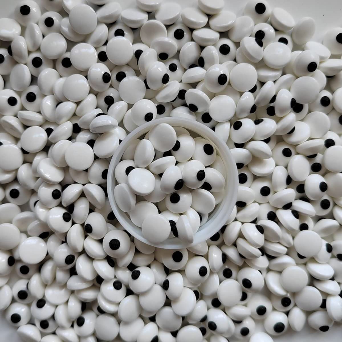 1 Bottle Candy Eyes Eyeballs - Cake Cupcake Toppers - Edible Baking Decorations For Cupcakes, Cakes, Cookies - Halloween, Christ