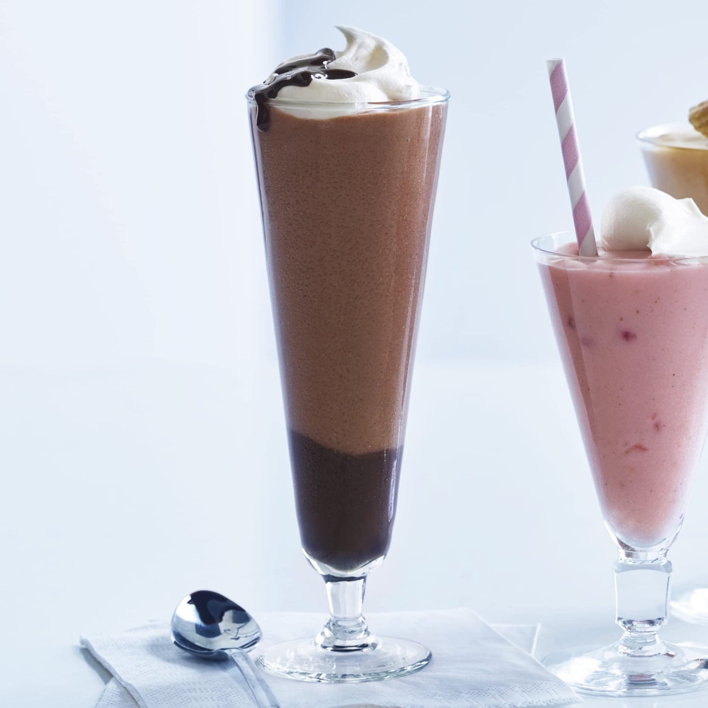 Ghirardelli Frozen Hot Cocoa Premium Frappé 3.12lbs with Barista Spoon - 2 Piece Set