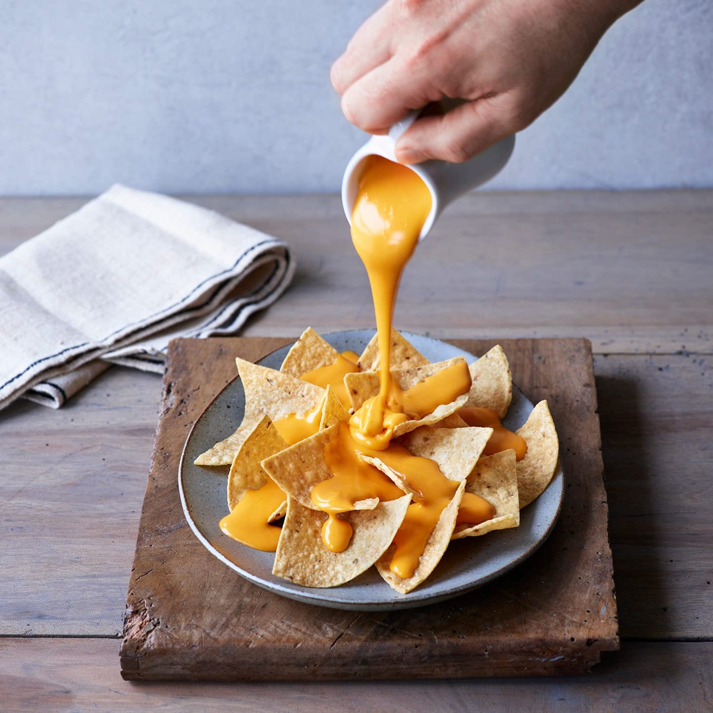 Daiya Zesty Cheddar Style Cheeze Sauce :: Plant-Based Nacho Cheese Sauce and Queso Dip :: Vegan, Dairy Free, Gluten Free, Soy Fr