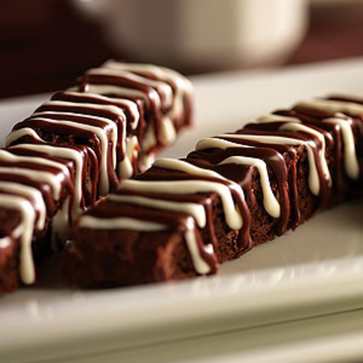 Pillsbury Zero Sugar Frosting Bundle, Chocolate & Vanilla, 3 Piece Set with Spatula cutting too