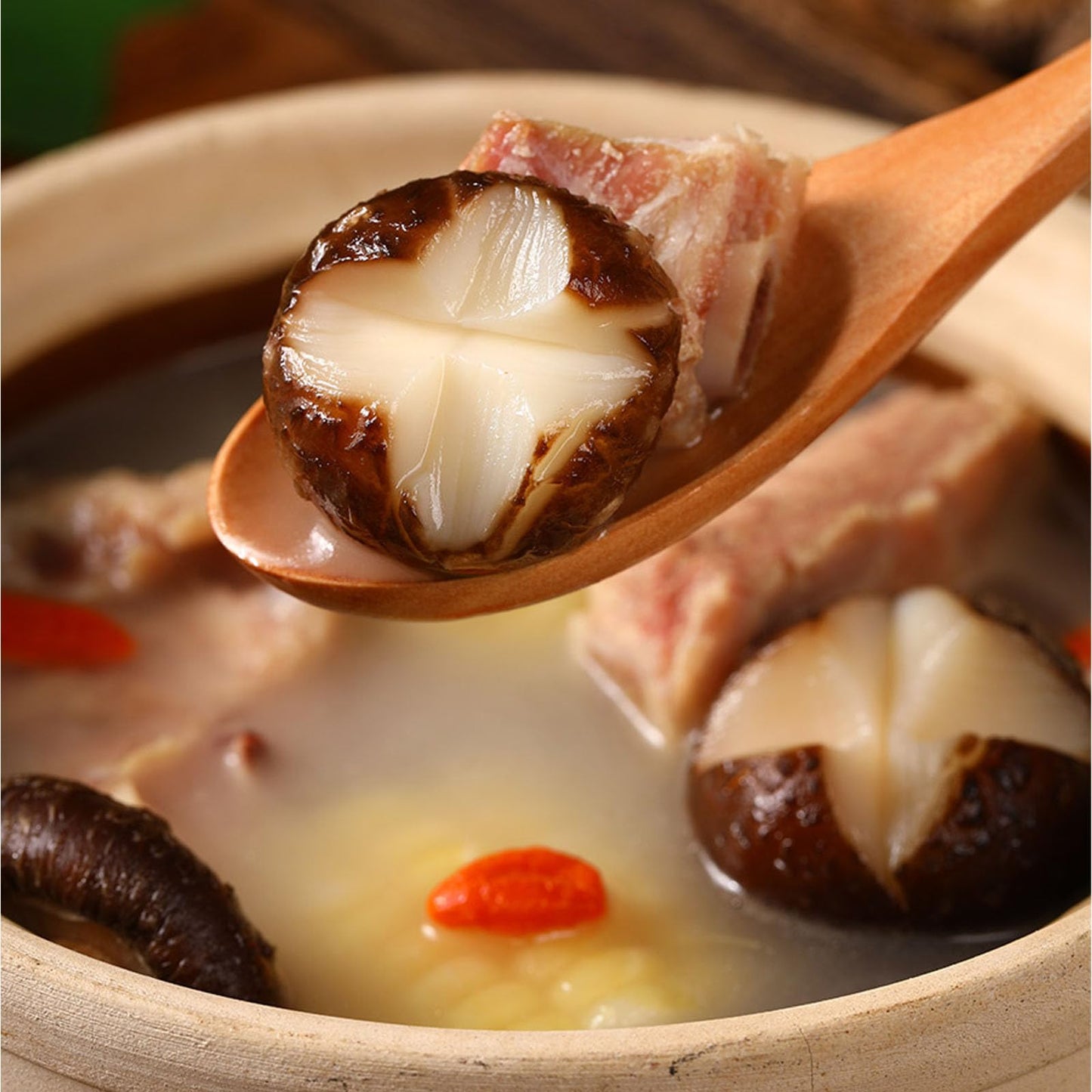 QIXINLIZYY Dried Shiitake Mushrooms, 16 oz (500g), Organic, Soft Texture, Ideal for Cooking and Snacking