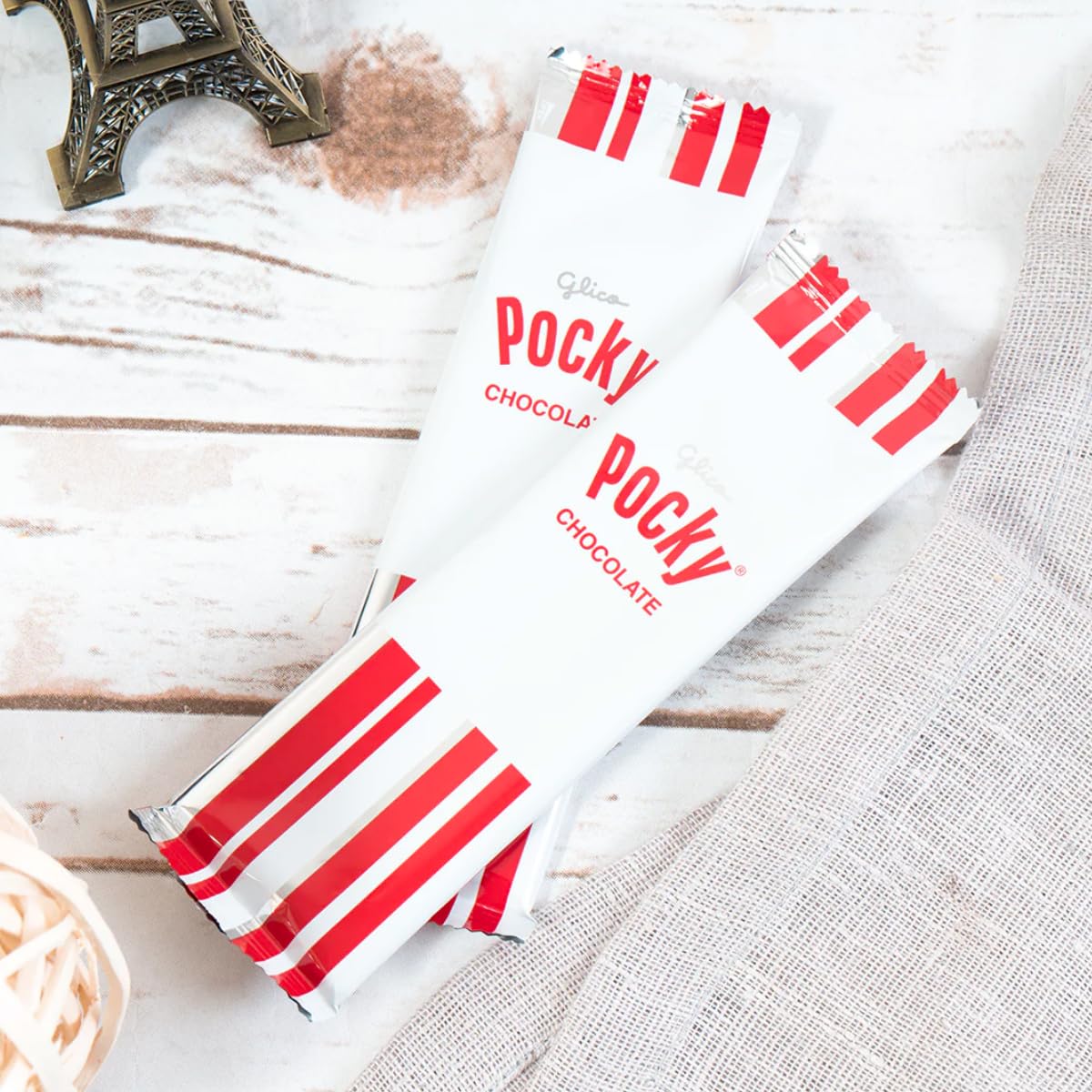 UNHAS ASIAN SNACK BOX Pocky Sticks Family Pack, Chocolate & Strawberry Cream, 9 Count (Pack of 2), Red Pink
