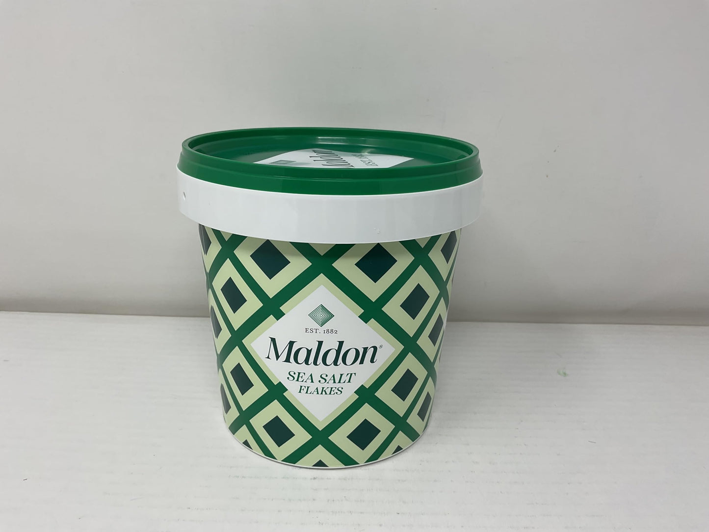Maldon Salt Company Sea Salt Flakes, Handcrafted Gourmet, 20 oz Resealable Tub, Kosher