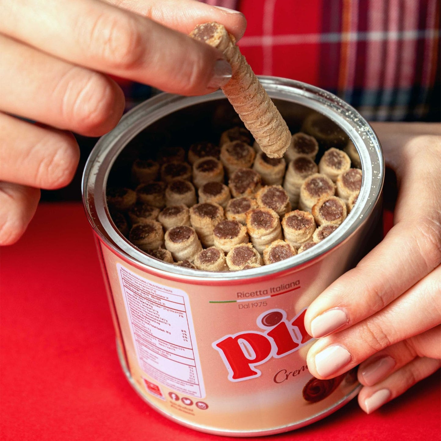 Pirucream Rolled Wafers with Chocolate Hazelnut, Organic Alkaline 100% Cocoa - No Trans-Fat, Preservatives, Colorants or Additiv
