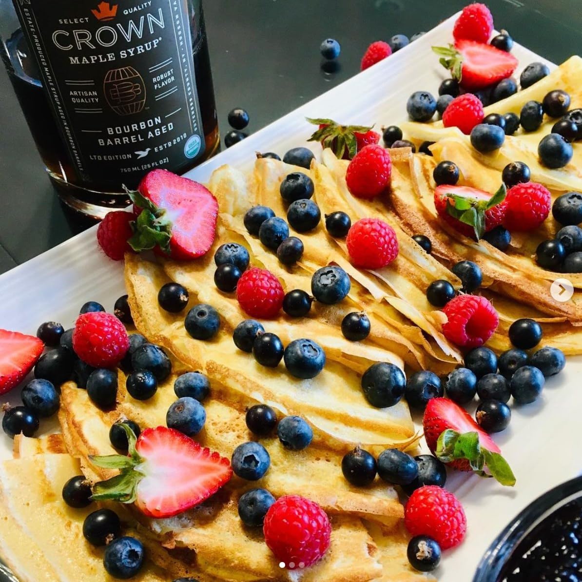 Crown Maple Organic Maple Syrup, 25 Fl Oz (Pack of 6), Great for Pancakes, Cocktails, Marinades, Model Boyeb