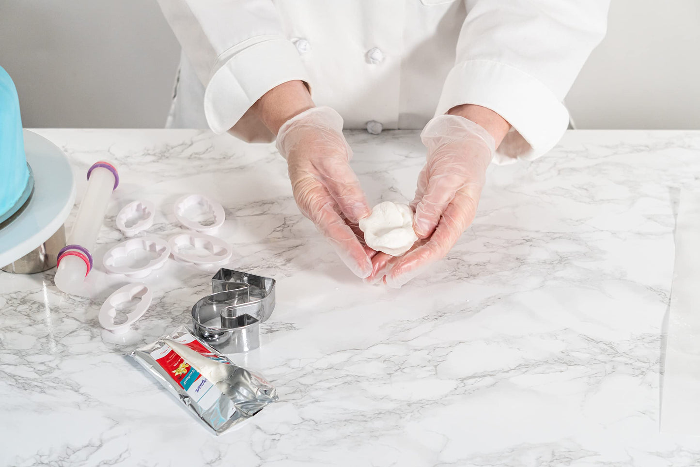 Bakerpan Premium Rolled White Fondant for Cake Decorating, Vanilla Flavor, 4.4 Ounces