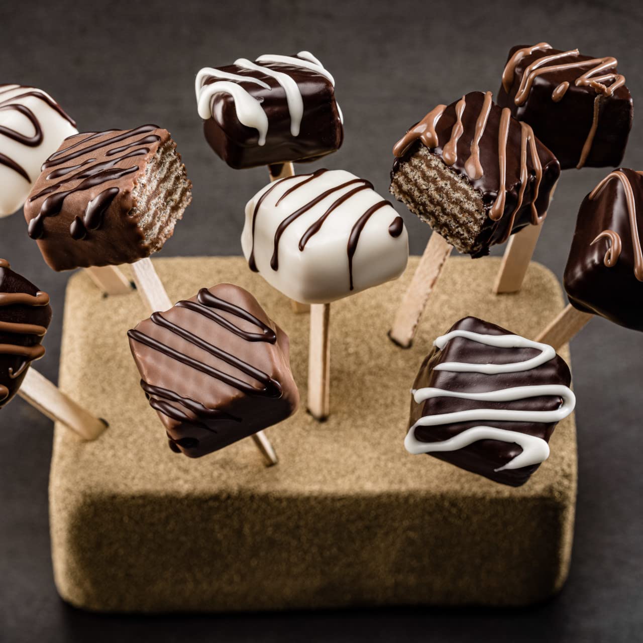 Loacker Quadratini Cappuccino Wafer Cookies (220G)