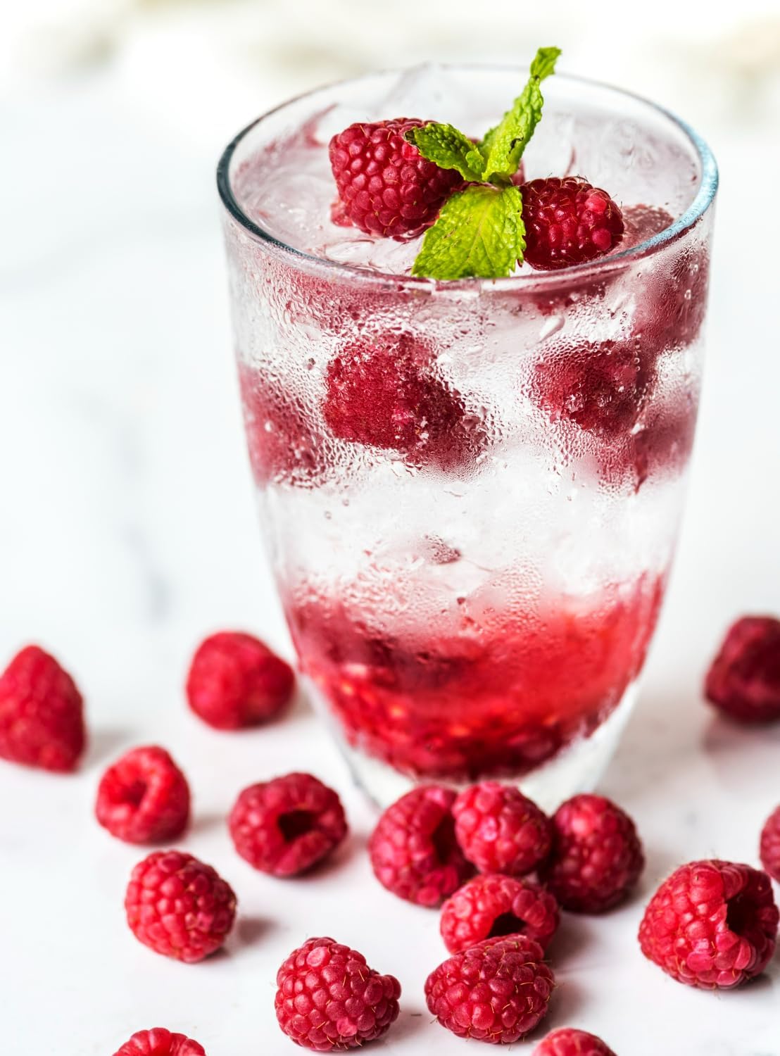 Wegmans Sparkling Water, Flavored Seltzer Drink, 0 Sugar, 0 Calorie, 12 Fl Oz - 12 Cans Pack, Raspberry
