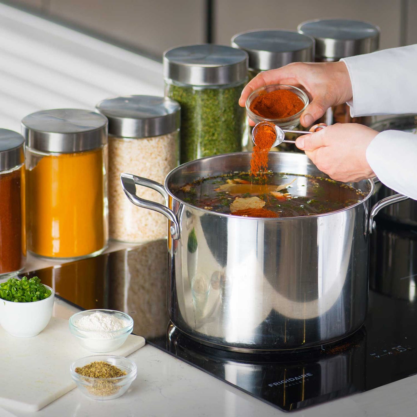 Frontier Co-op Organic Whole Cloves, 16 Ounce, Kosher, Pungent Aroma, Bulk