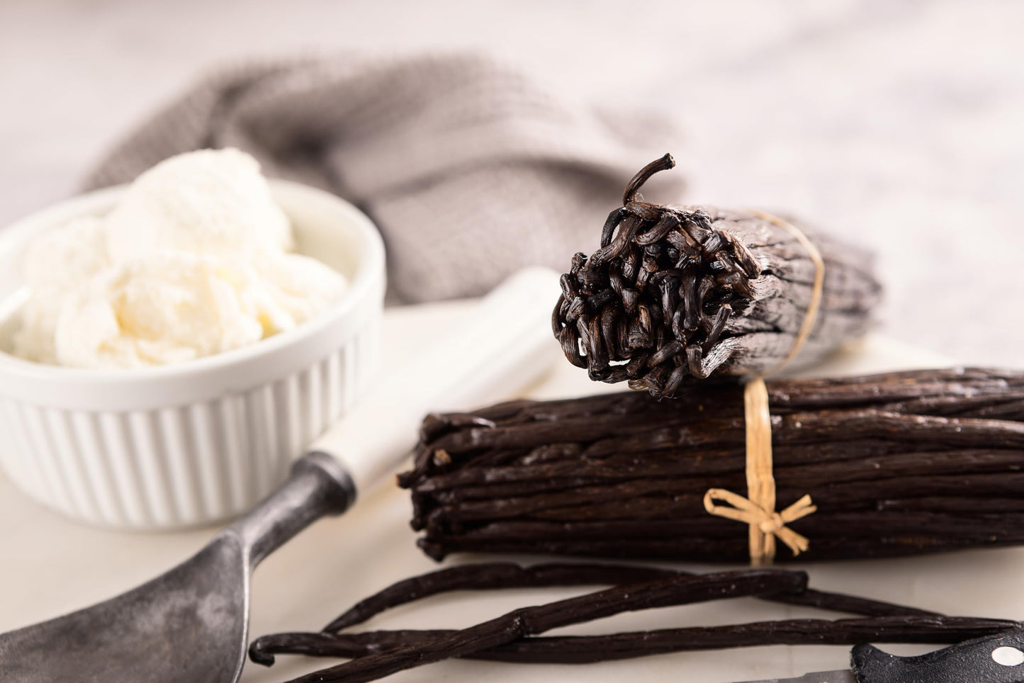 Vanilla Bean Kings Organic Madagascar Vanilla Beans - Whole Grade B Pods, 50 Count, Black/Dark Brown