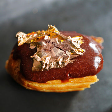 Rose Gold Food Grade Edible Flakes For Decorating Cakes, Cupcakes, Cookies, Desserts And Other Baked Goods (6-Grams)