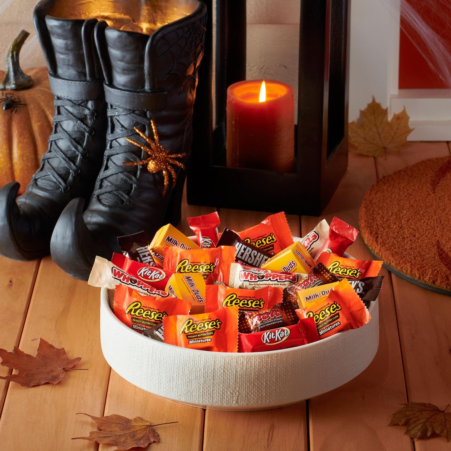 HERSHEYS Miniatures Assorted Flavored Halloween Candy Bulk Bag, 39.51 oz (130 Pieces)