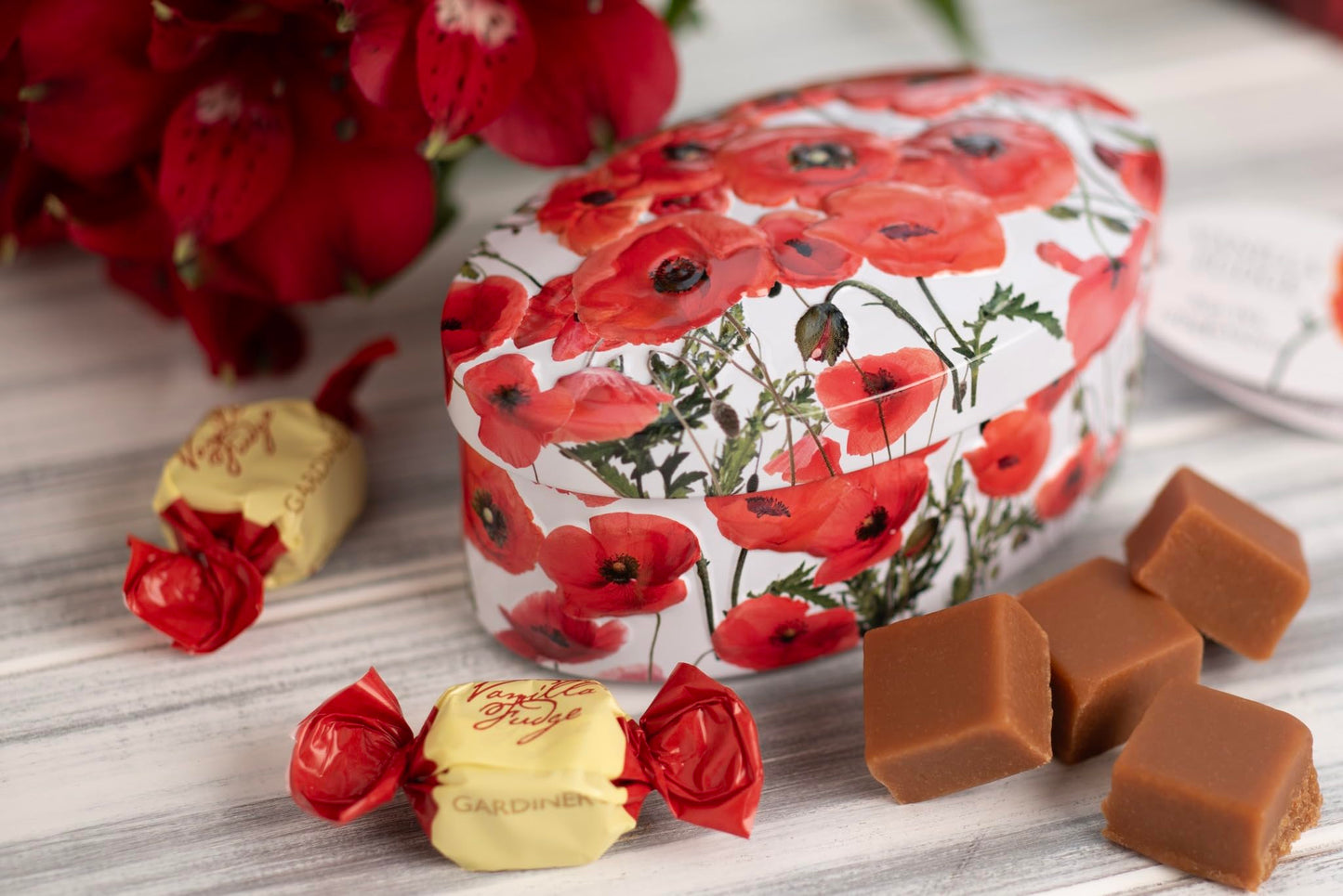 Gardiners Of Scotland Handmade Fudge 120G Oval Tin, Poppies Vanilla Fudge