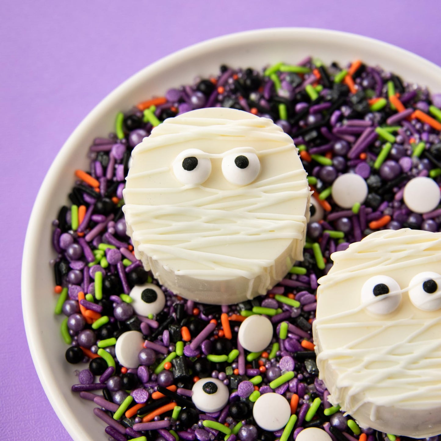 Sweets Indeed Bulk Candy Eyeballs  200 Edible Eyes  Christmas Sprinkles  Perfect for Cake Decorations  Baking  Ice Cream  Cookies  Cupcake Topper  2.92 ounces