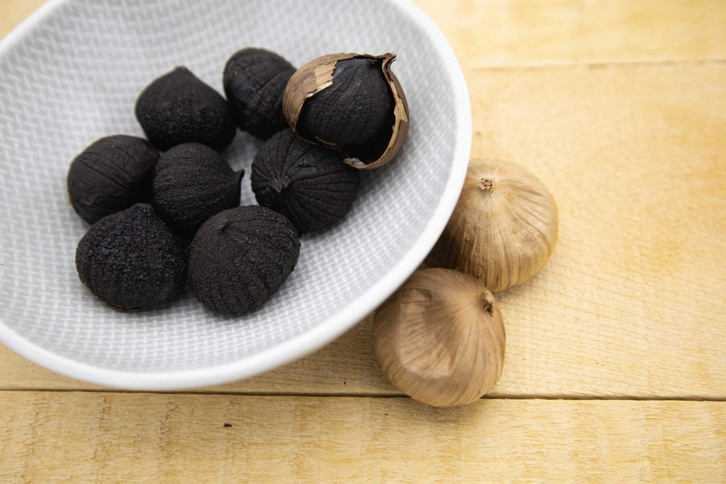 HARMONI USDA Organic Black Garlic Jar, 453g (1LB), 100% Whole Black Garlic, Model 4U-2AMN-HNZY