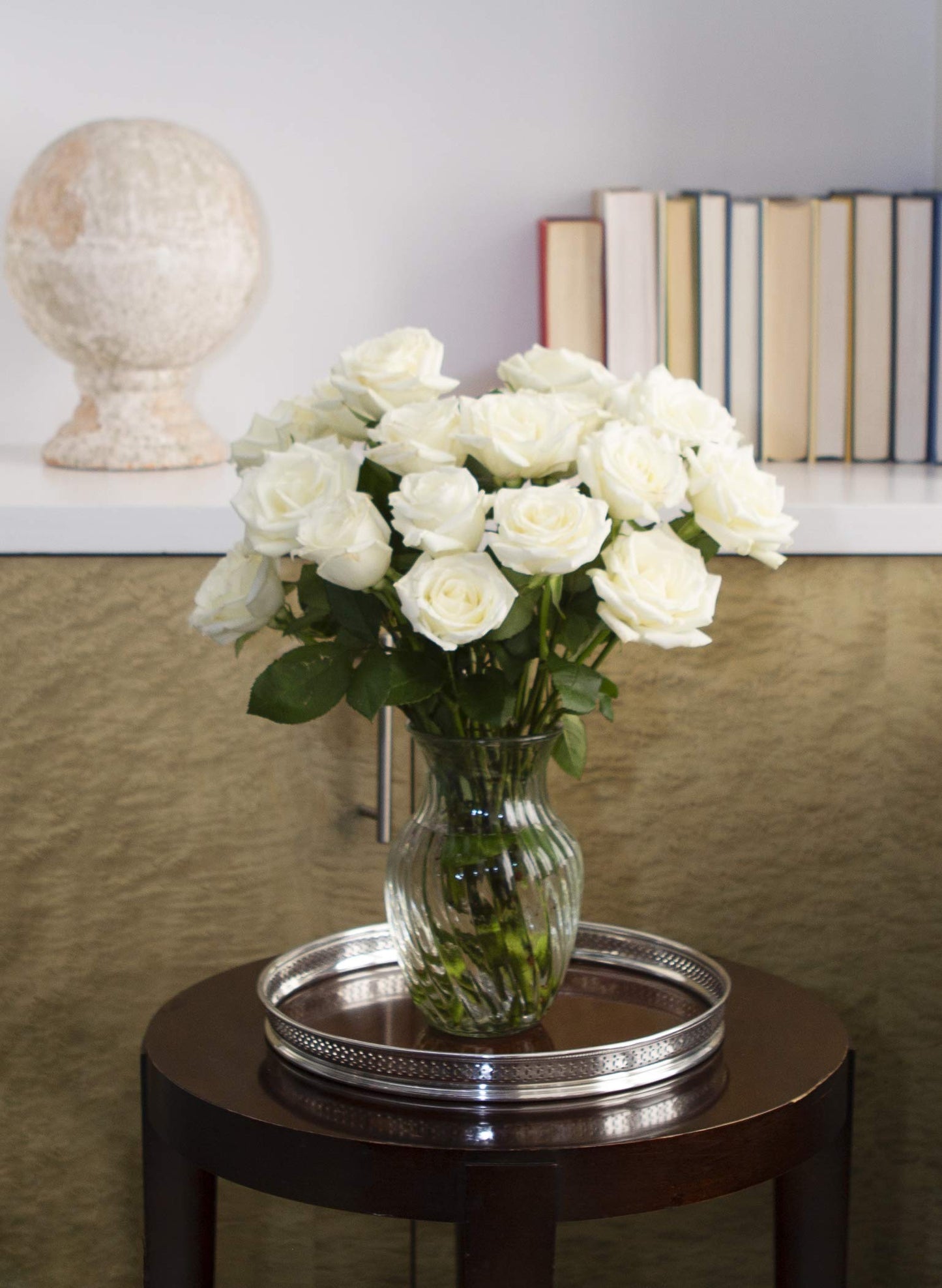 Kabloom Flowers - Mothers Day Collection - Bouquet Of 18 Fresh White Roses (Farm-Fresh, Long-Stem) With Vase. Gift For Birthday, Sympathy,Thank You, Valentine, Mother’S Day Fresh Flowers