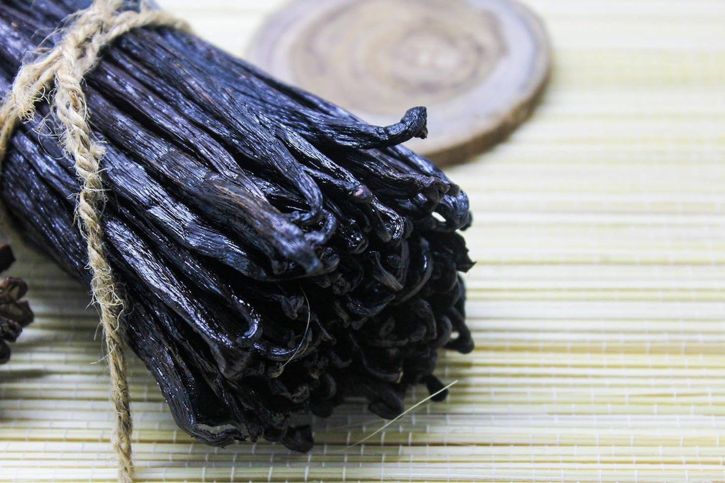 50 Tahitian Vanilla Beans Bulk for Making Vanilla Extract  Whole Vanilla Beans Extract Grade 4-5 inches  Perfect Homemade Extract  baking and cooking (50 Beans) (50 BEANS)