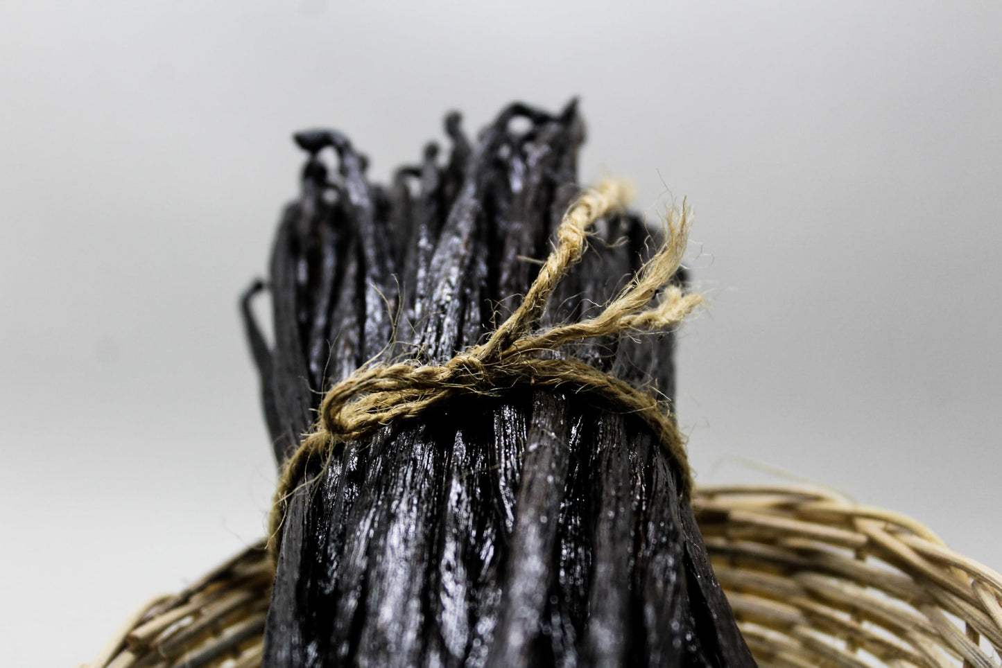 ESSENCE FOOD & BEVERAGE Tahitian Vanilla Beans, Grade 5, 12 Whole Beans for Homemade Extract, Baking & Cooking