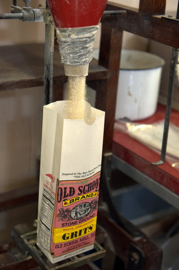 Old School Stone Ground White Corn Grits Non-GMO (30 Ounce Bag)