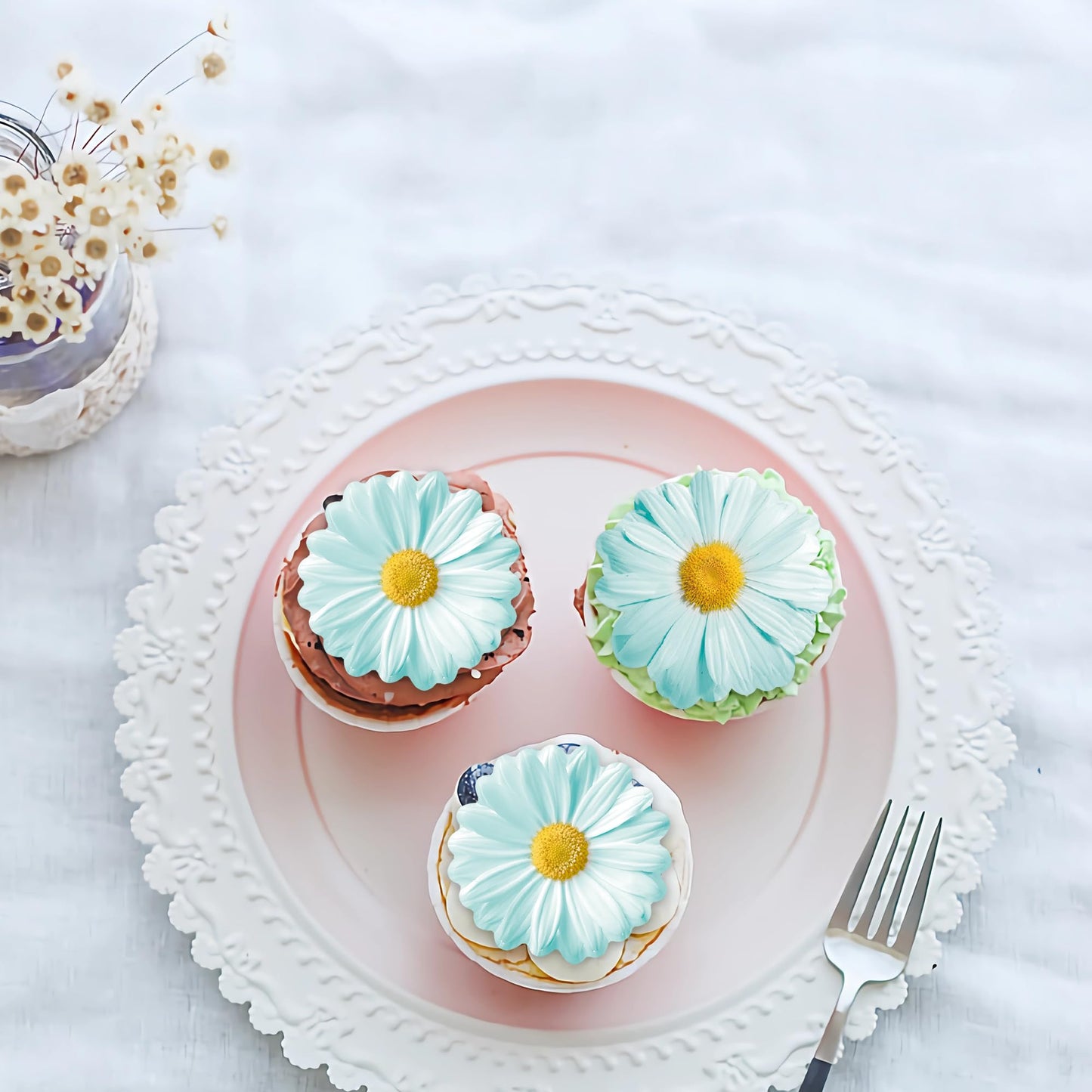 60Pcs Edible Daisy Cupcake Toppers Wafer Paper Flower Cake Topper Decorations Flower Chrysanthemum Party Decorations For Birthda