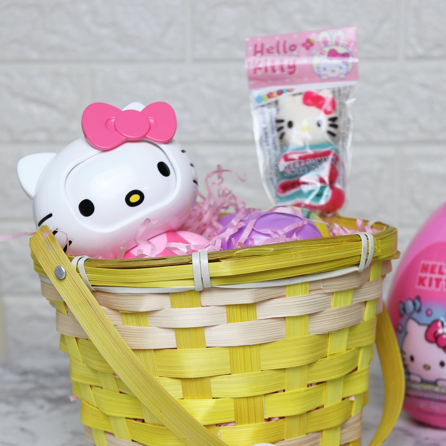 Galerie Hello Kitty Candy Dispenser, Face Changing Figurine With Assorted Hard Candies, Birthday Favors 0.21 Ounces