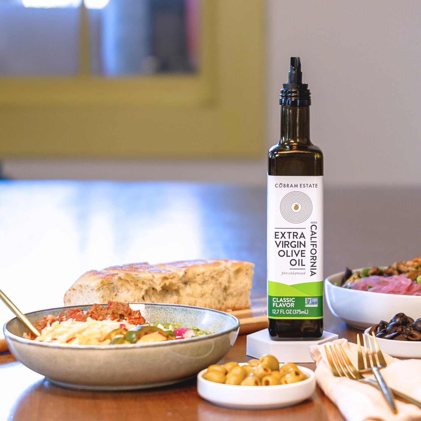 Cobram Estate Classic 100% California Extra Virgin Olive Oil, First Cold Pressed, Non-GMO, Keto Friendly, High in Antioxidants,