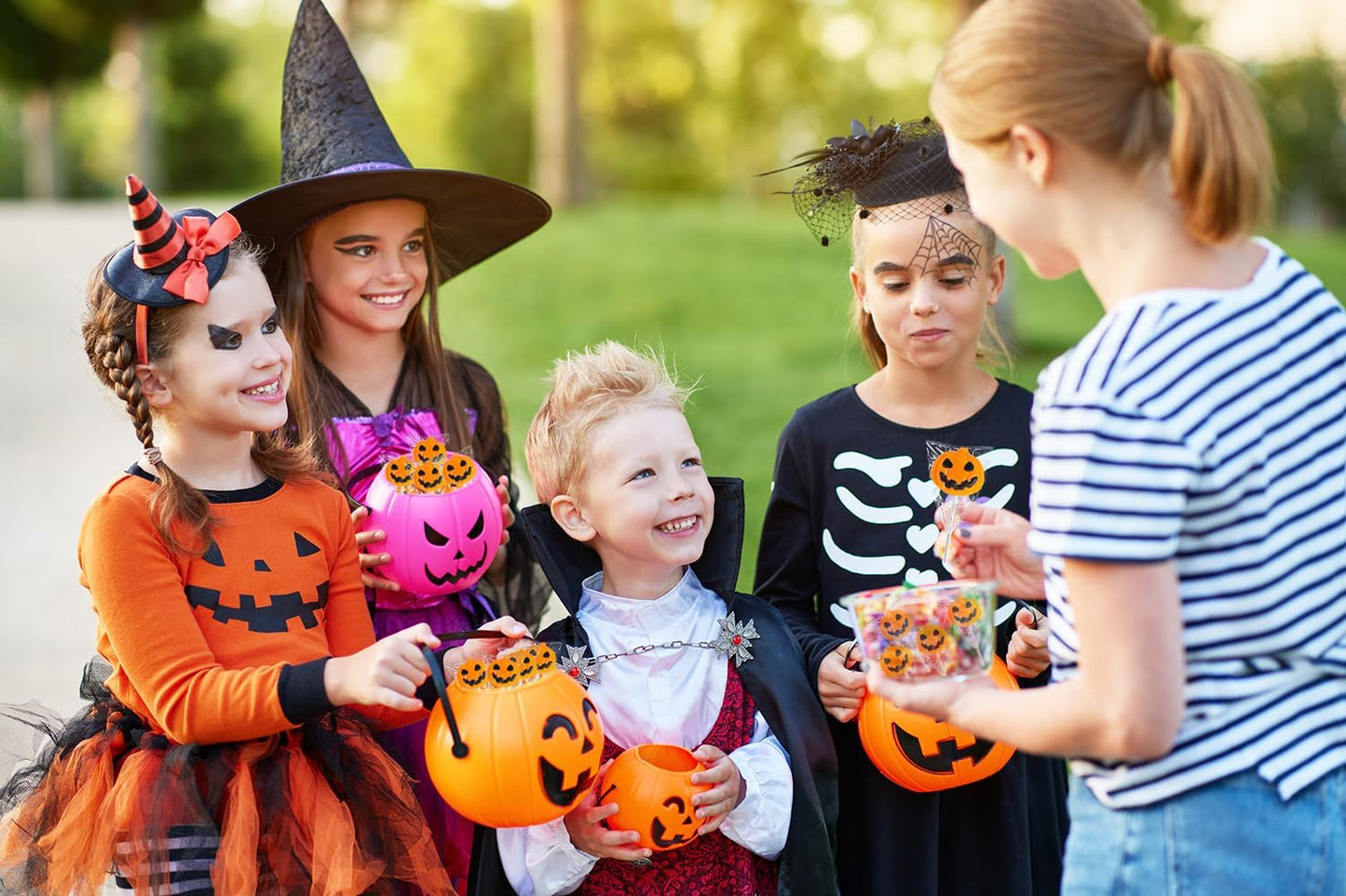 Fruidles Halloween Pumpkin Lollipop Suckers Candy, Individually Wrapped, 96-Pack, Spooky Goody Bag Fillers