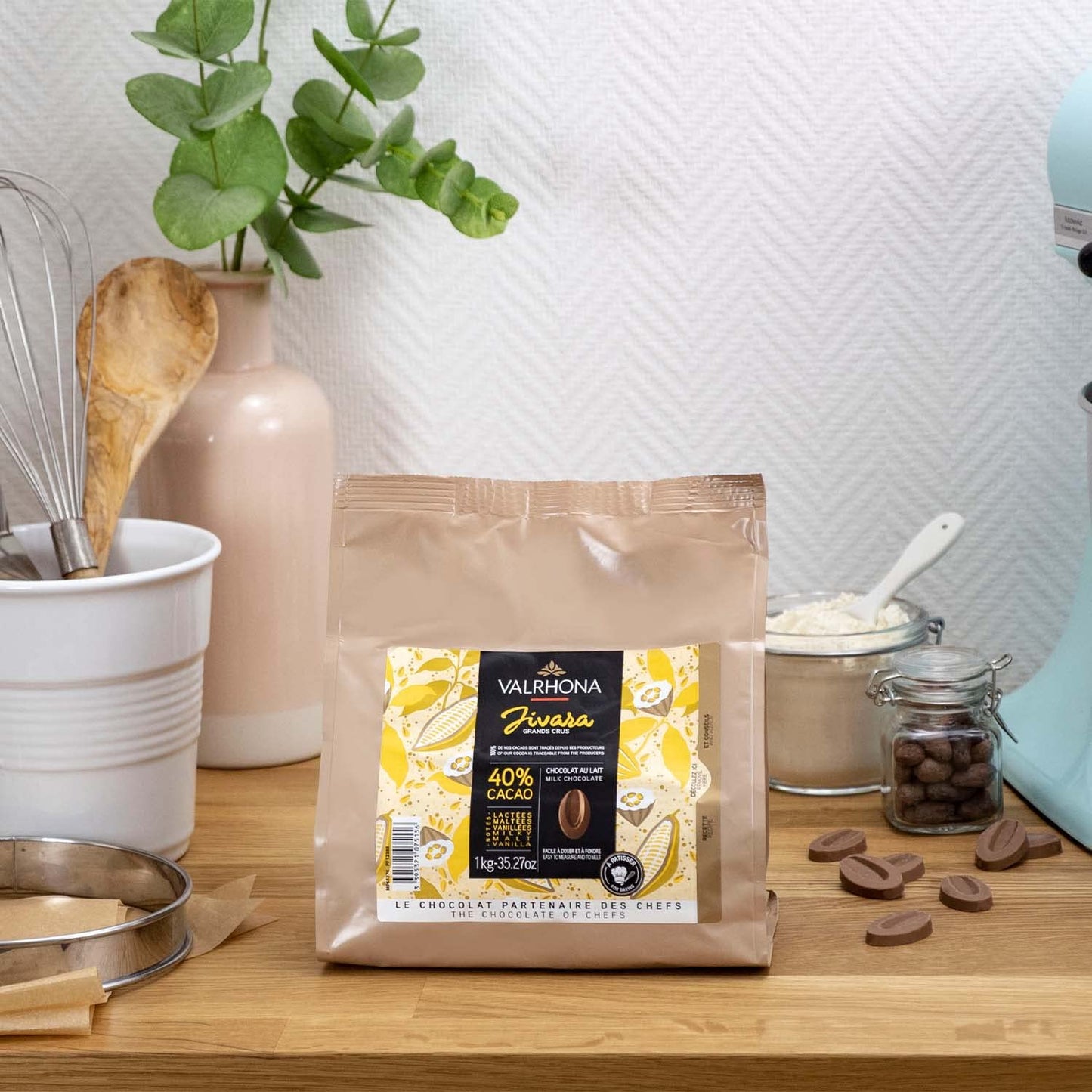 Valrhona Premium French Baking Creamy Milk Chocolate Discs (Feves). JIVARA 40% Cacao. Easy Melt and Tempering. Hints of Vanilla