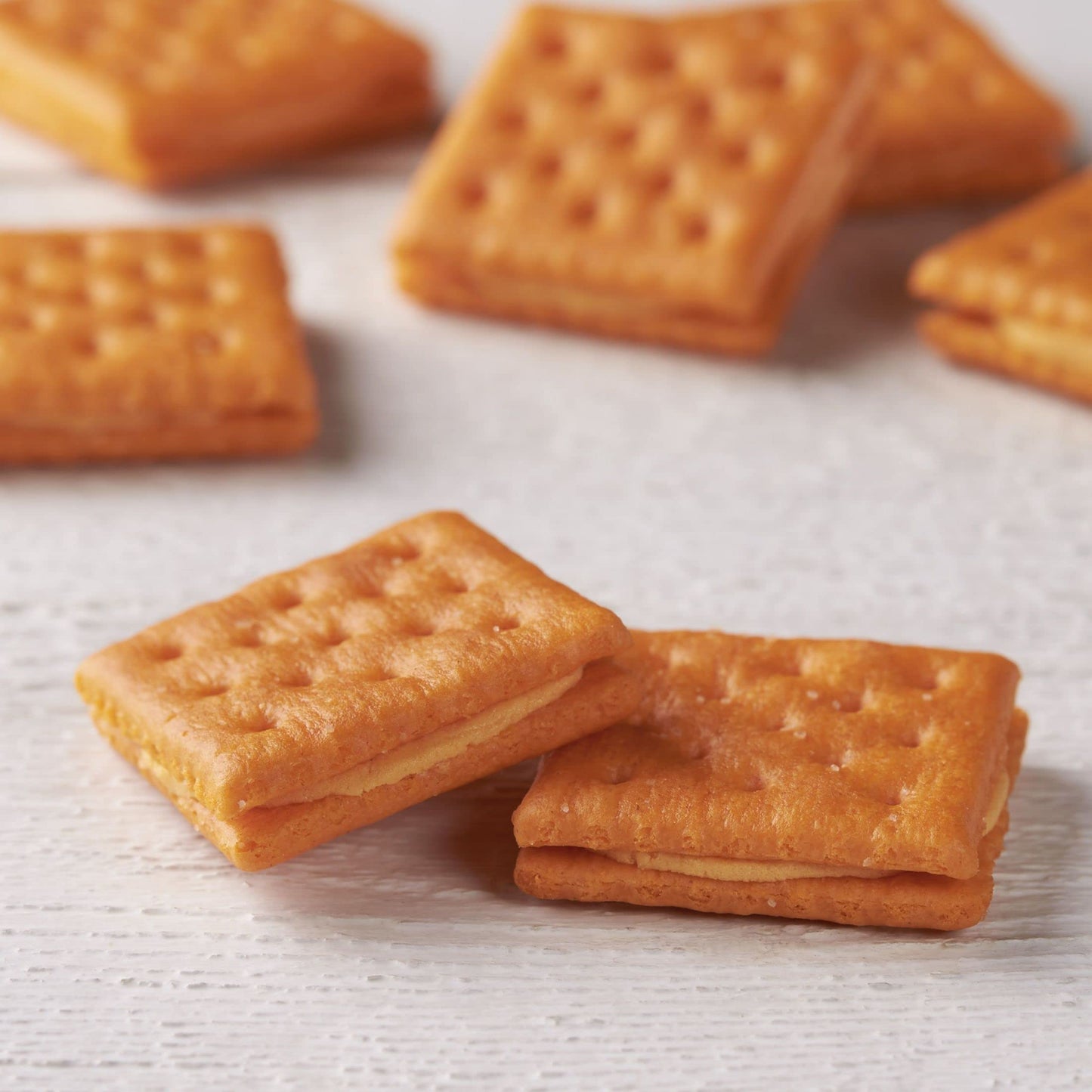 Austin Cheddar Cheese Flavored Sandwich Crackers, Lunch Snacks (12 Trays, 96 Packs)