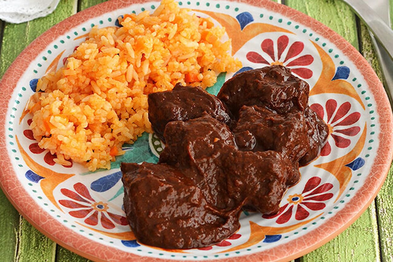 Pasilla Chiles Dried 4 Oz - Staple In Mexican Cooking: Moles, Sauces, Stews, Salsa. Mild Heat – Punget And Tangy Flavor. By Amazing Chiles & Spices