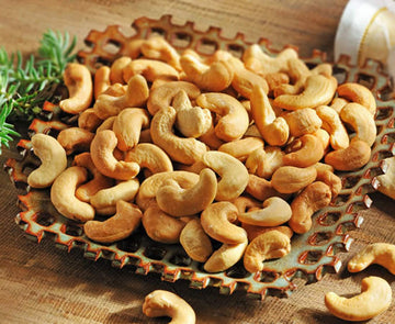 The Peanut Shop Of Williamsburg Salted Cashews, 18 Ounce (81356)