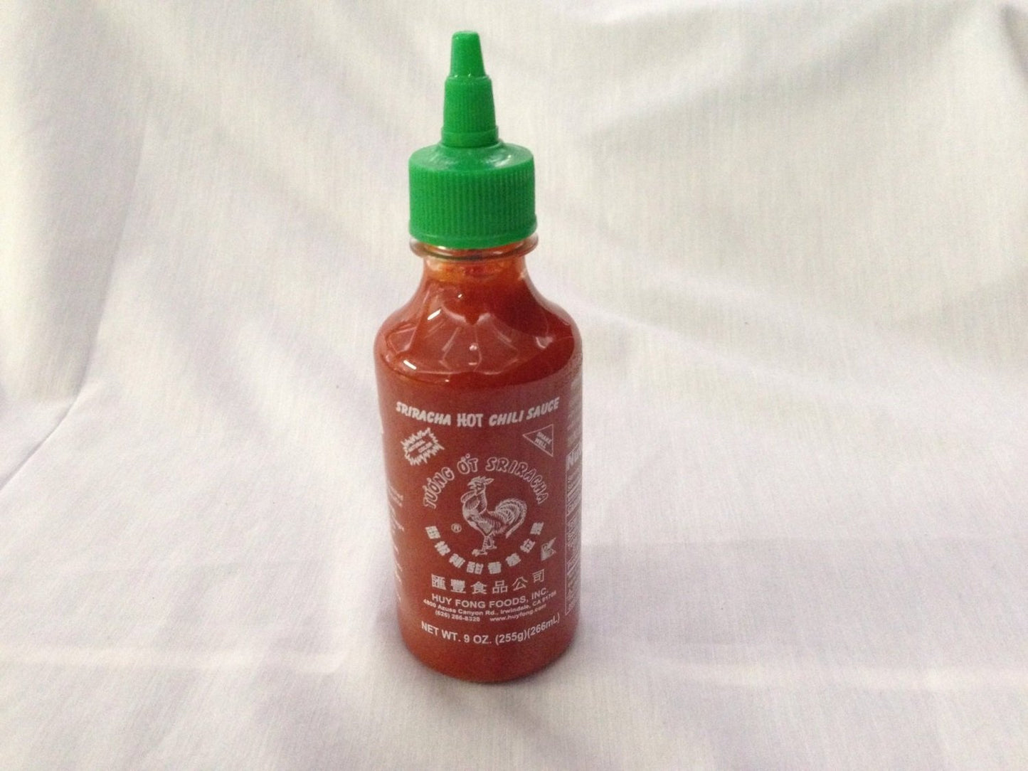Huy Fong, Sriracha Hot Chili Sauce, 9 Ounce Bottle (12 Pack)