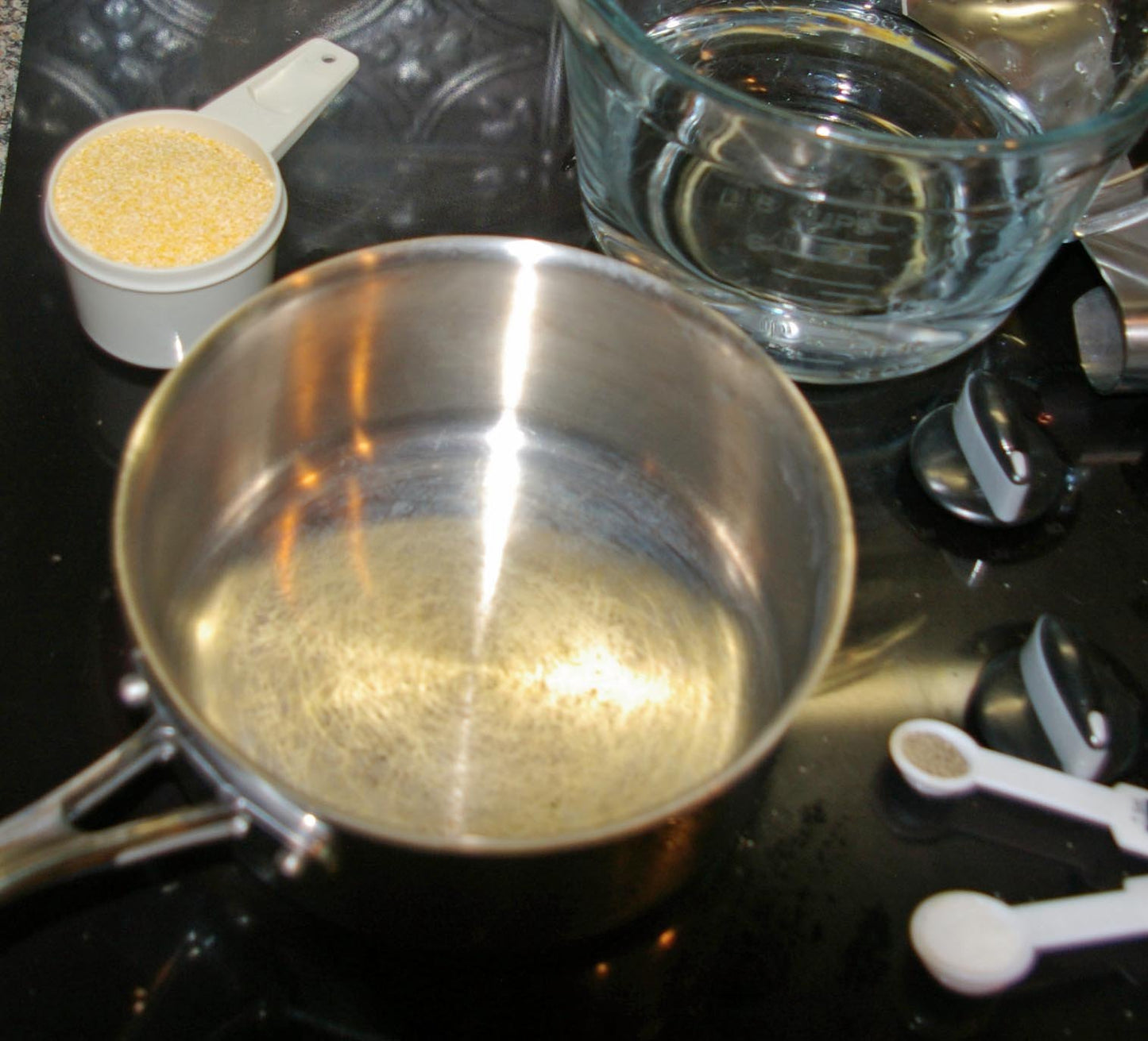 Moss Water Ground Yellow Corn Grits 2 Lbs