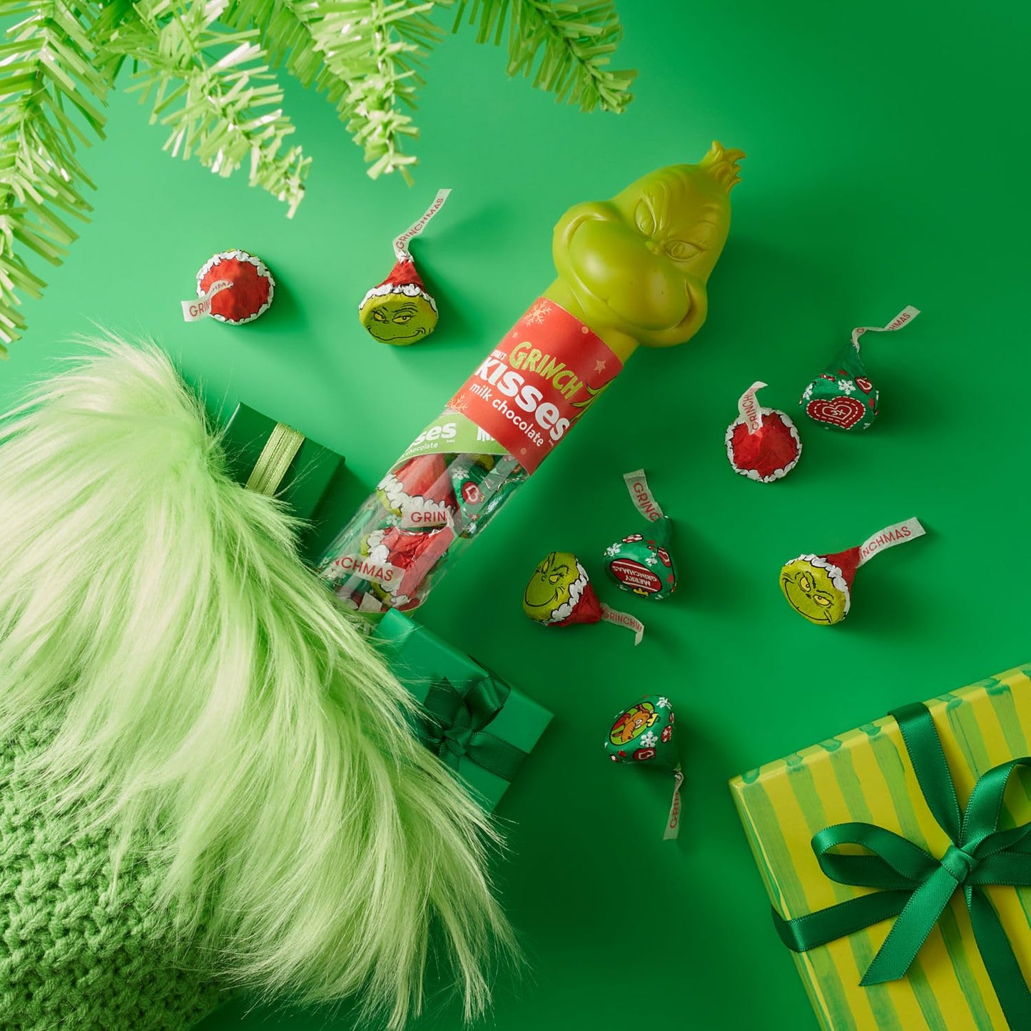 HERSHEYS KISSES Grinch Milk Chocolate Candy, Christmas, 2.08 oz Filled Plastic Cane