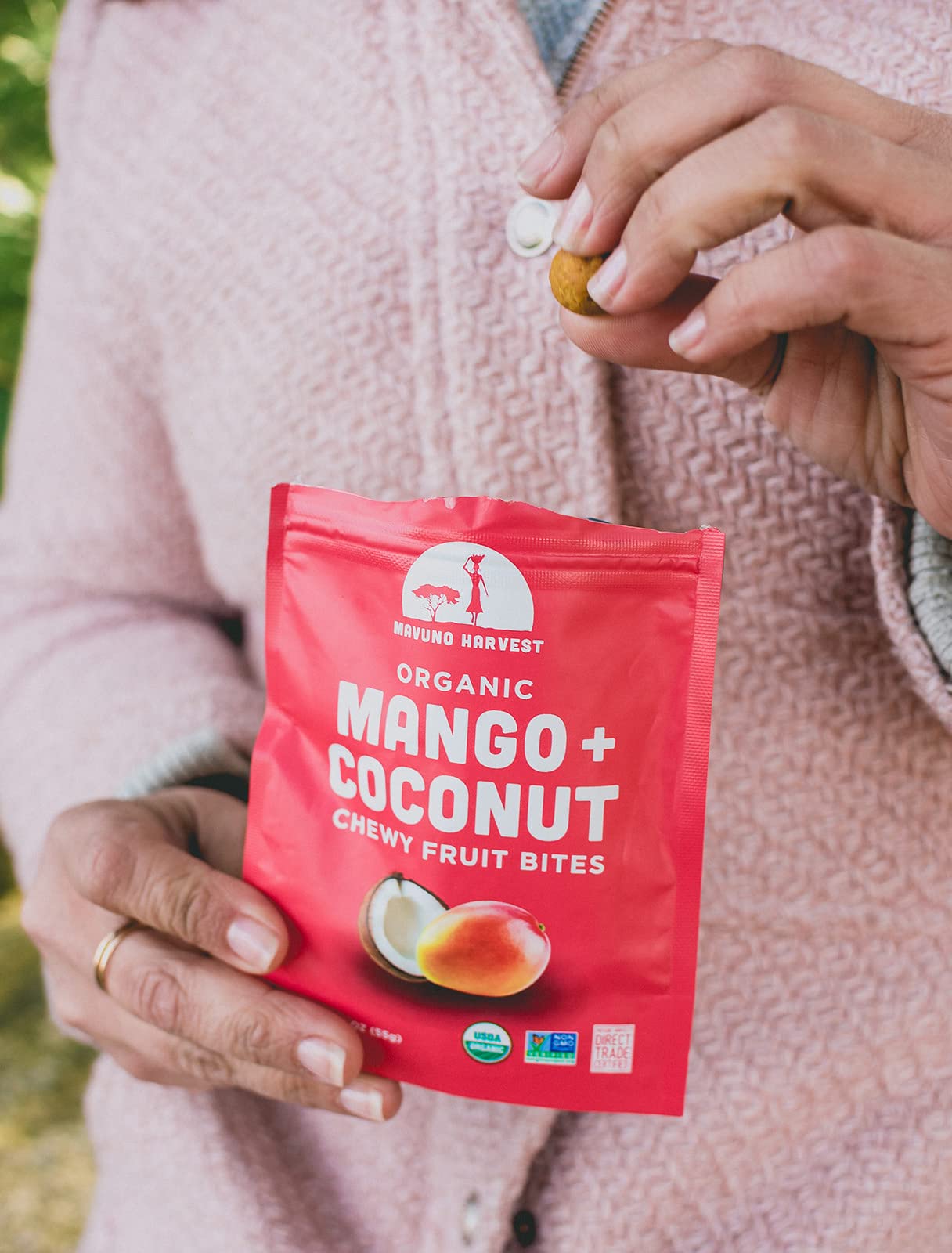 Mavuno Harvest Organic Fruit Snacks - Chewy Fruit Bites - Healthy Food for Kids & Adults - Ethically Sourced, Non-GMO, No Preser