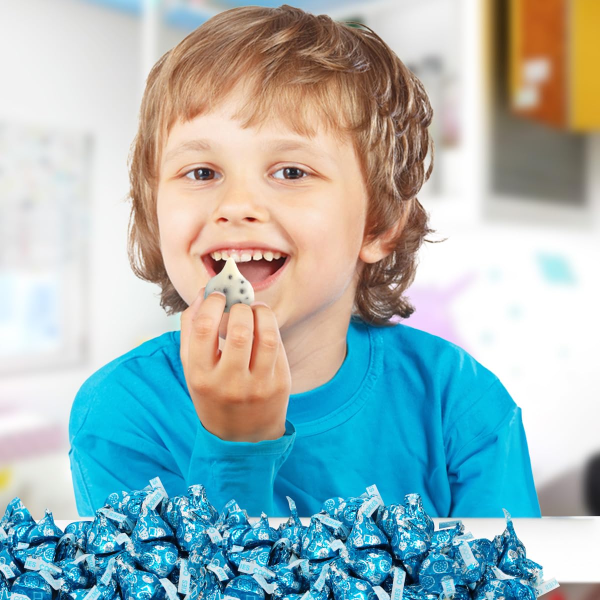 Hershey Cookies & Cream Kisses Bulk Pack 4 Pound (Approx 400 Pieces) Individually Wrapped White Chocolate Cookies N Cream Candie