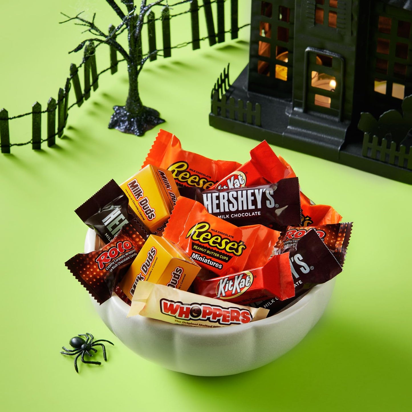 HERSHEYS Miniatures Assorted Flavored Halloween Candy Bulk Bag, 39.51 oz (130 Pieces)