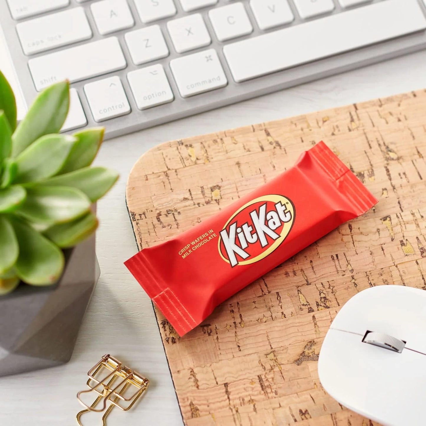Yummy Chew KitKat Milk Chocolate Snack Size Candy Bars - 60 Individually Wrapped, 2 Pounds, Brown