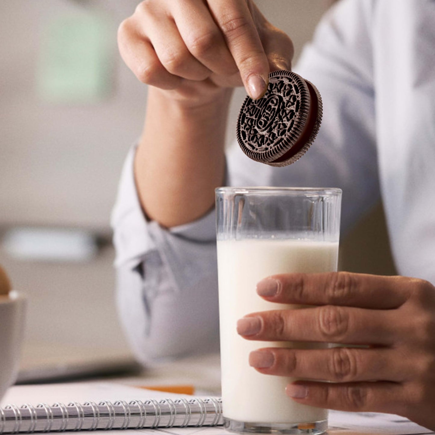 Oreo Dark Chocolate Sandwich Cookies, 261 G