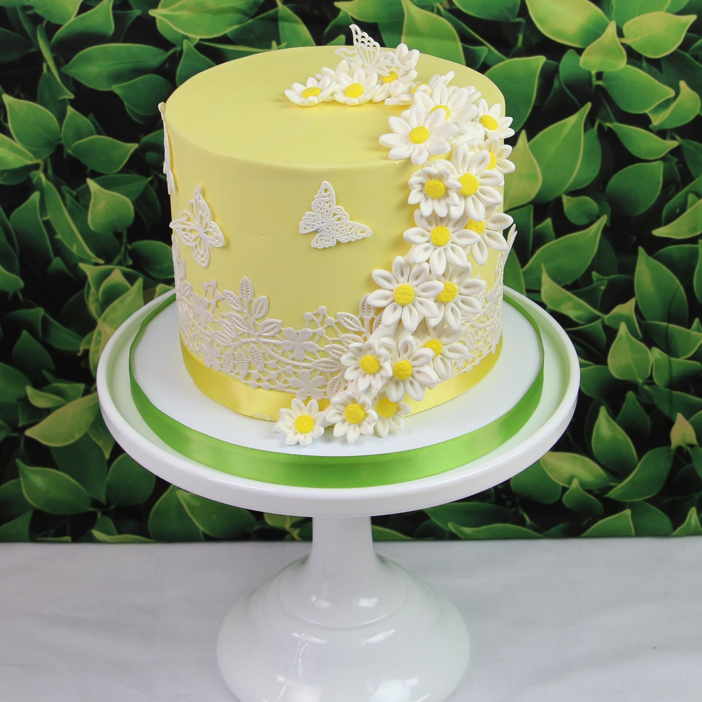Global Sugar Art 36 Count Edible Daisy Sugar Cake Flowers, White Unwired, Small 1 Inch By Chef Alan Tetreault