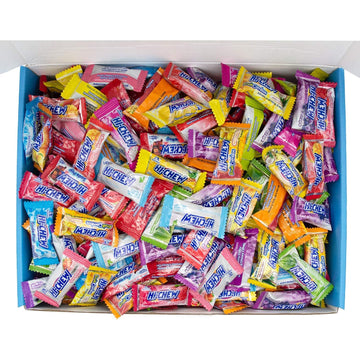 Hi Chew 17 Flavors, Bulk 330+ Pieces, 4 Pound (Strawberry, Mango, Green Apple, Grape, Pineapple, Kiwi, Dragon Fruit, Ramune, Col