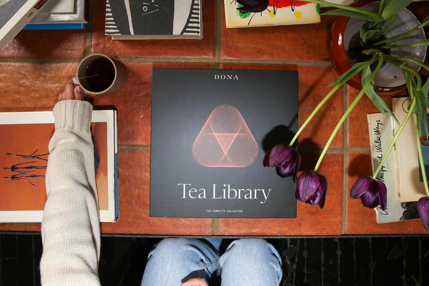 DONA Tea Library - 18 Premium Blended Teas in 36 Plant-Based Sachets, Elegant Case