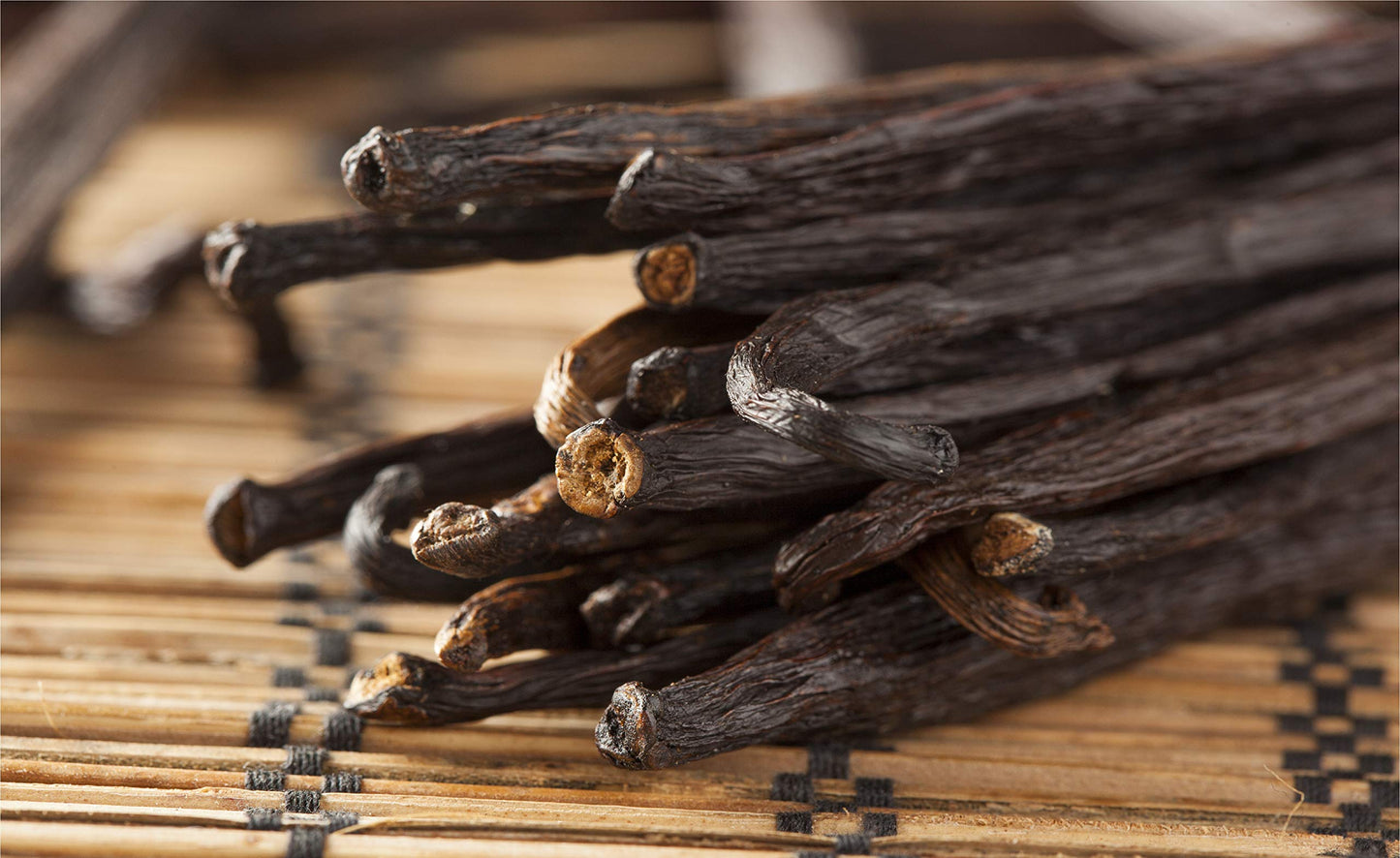 Vanilla Bean Kings Organic Madagascar Vanilla Beans - Whole Extract Grade B Pods, 25 Count, Black/Dark Brown