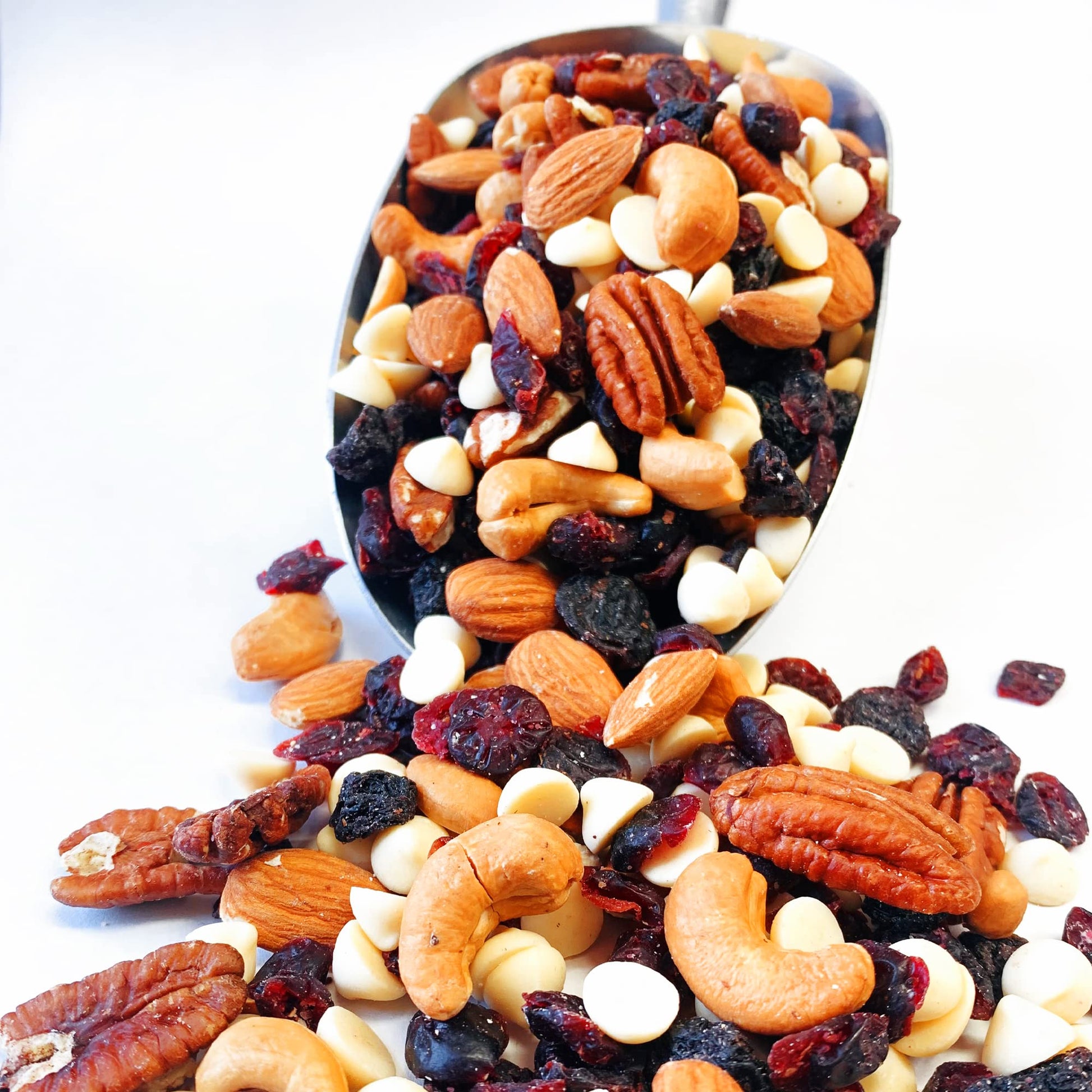 NY SPICE SHOP White Raspberry Truffle Trail Mix with Mixed Nuts - Dried Fruit Healthy Snacks for Adults and Kids - Nut Snack Pac